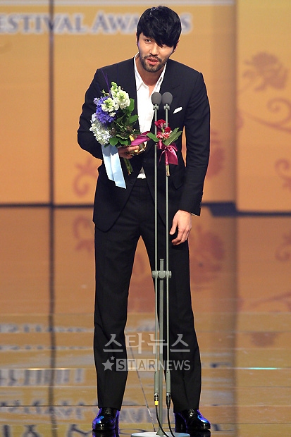 [15.01] 2010 Asia Model Festival Awards Tn_1263561603_-595345478_0