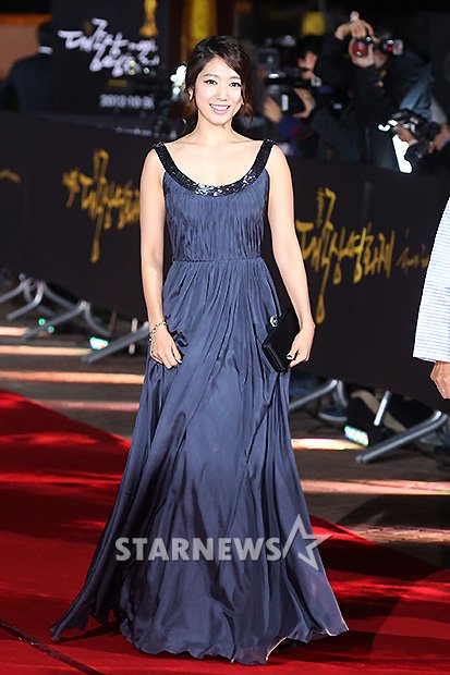 [PHOTOS] PARK SHIN HYE AT 49TH DAEJONG FILM AWARDS AND FESTIVAL RECORDS 2012103018305573074_1