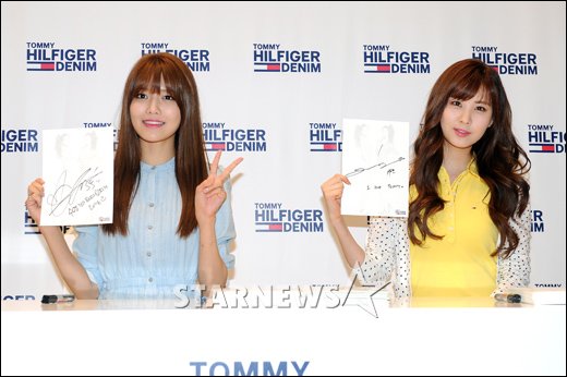 [PIC][14-04-2013]SooYoung và SeoHyun xuất hiện tại buổi fansign cho thương hiệu jean "Tommy Hilfiger" vào trưa nay - Page 2 2013041414145941903_1