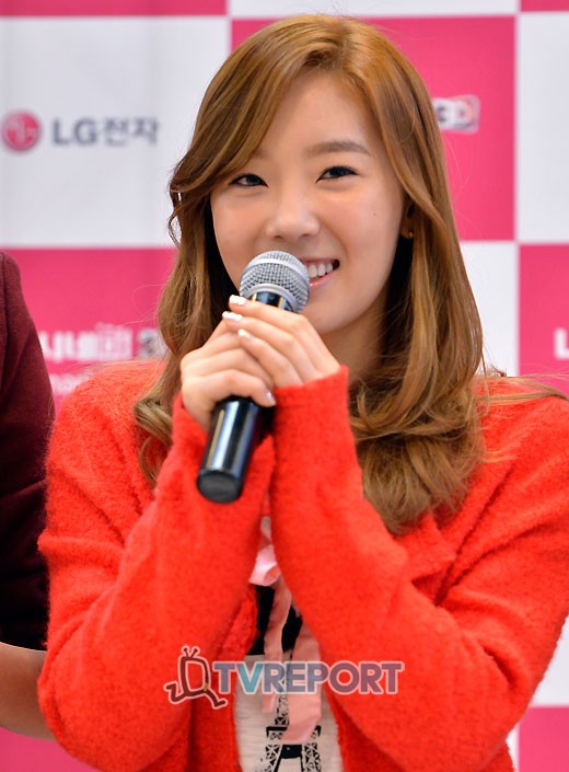 [PIC][15-11-2012]SNSD xuất hiện tại buổi fansign cho thương hiệu "LG" vào chiều nay 20121115_1352974841_58398200_1