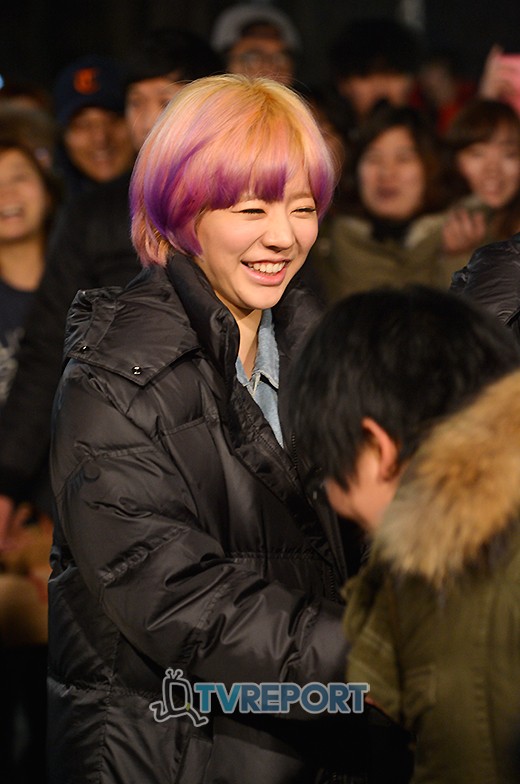 [PIC][11-01-2013]SNSD xuất hiện tại Hongdae để ghi hình cho chương trình "Guerilla date" vào tối nay 20130112_1357917502_80958700_1