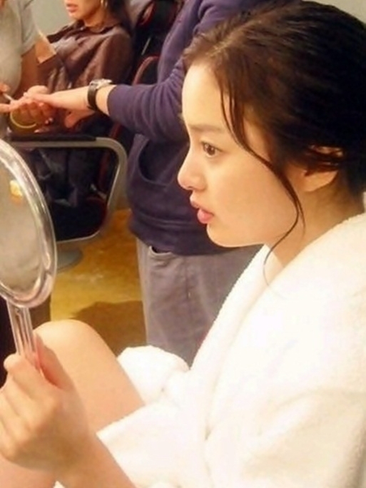 [06/03/2012] KIM TAE HEE - Liệu chiếc gương có phản chiếu được hết vẻ đẹp của cô? 20120306_1330995752