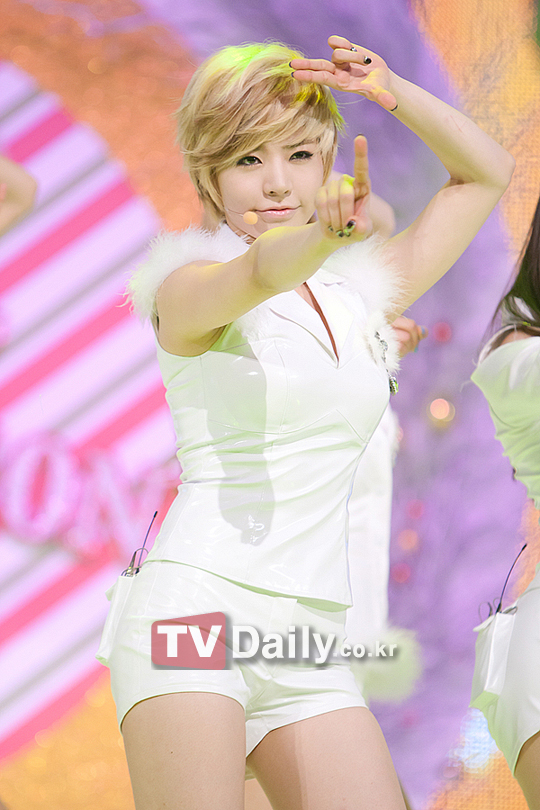 [NEWS][22-12-2011]Girls' Generation biểu diễn trên Mnet M Countdown 1324551629_248735