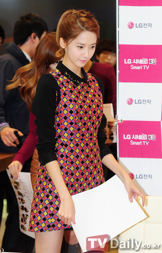 [PIC][15-11-2012]SNSD xuất hiện tại buổi fansign cho thương hiệu "LG" vào chiều nay 1352973536_418986