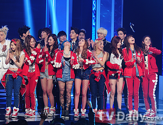 [24-01-2013]Girls' Generation dành "TRIPLE CROWN" cho "I Got A Boy" trên chương trình Mnet "M! Countdown" chiều nay 1359023434_455352