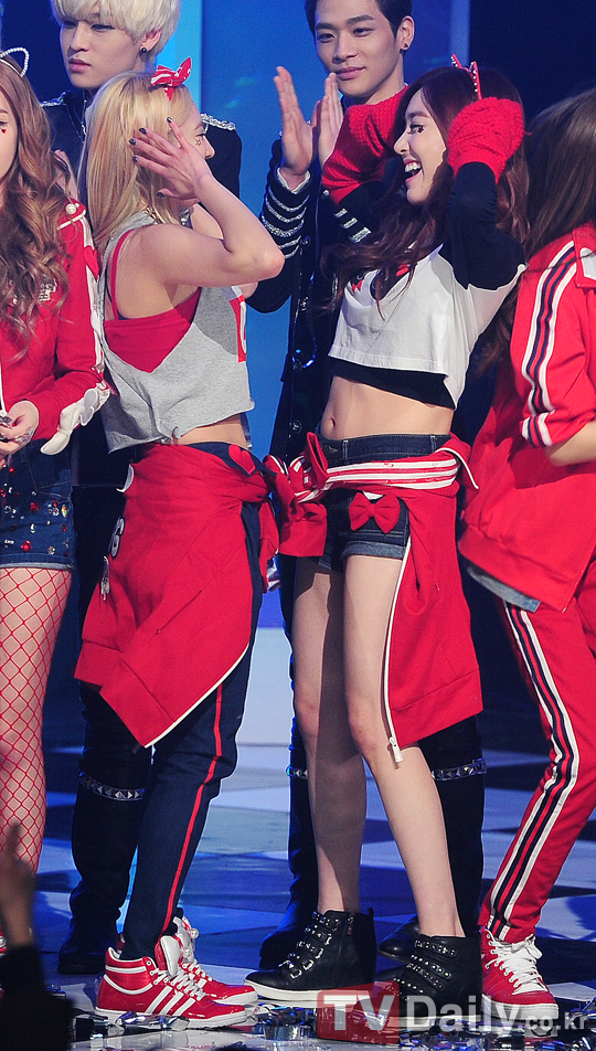 [24-01-2013]Girls' Generation dành "TRIPLE CROWN" cho "I Got A Boy" trên chương trình Mnet "M! Countdown" chiều nay 1359023543_455353