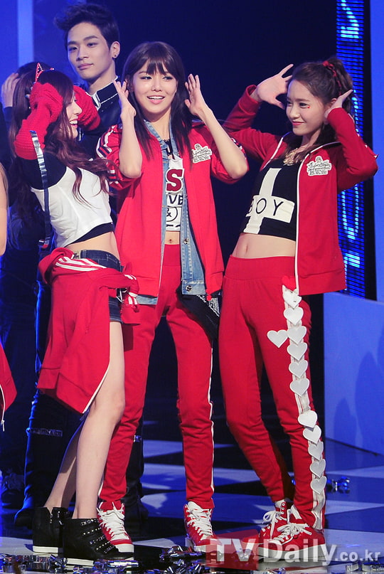 [24-01-2013]Girls' Generation dành "TRIPLE CROWN" cho "I Got A Boy" trên chương trình Mnet "M! Countdown" chiều nay 1359023782_455361