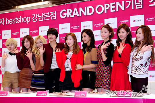 [PIC][15-11-2012]SNSD xuất hiện tại buổi fansign cho thương hiệu "LG" vào chiều nay 1352975006177