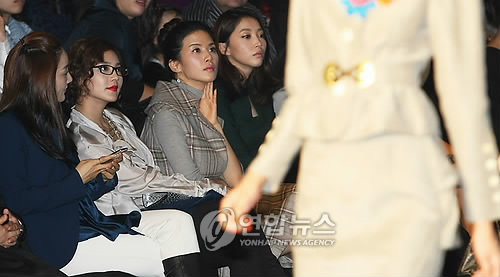 [23.10] Seoul Fashion Show ! PYH2009102312570099000_P2