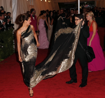 Nina at Costume Institute Gala - Page 2 Normal_039