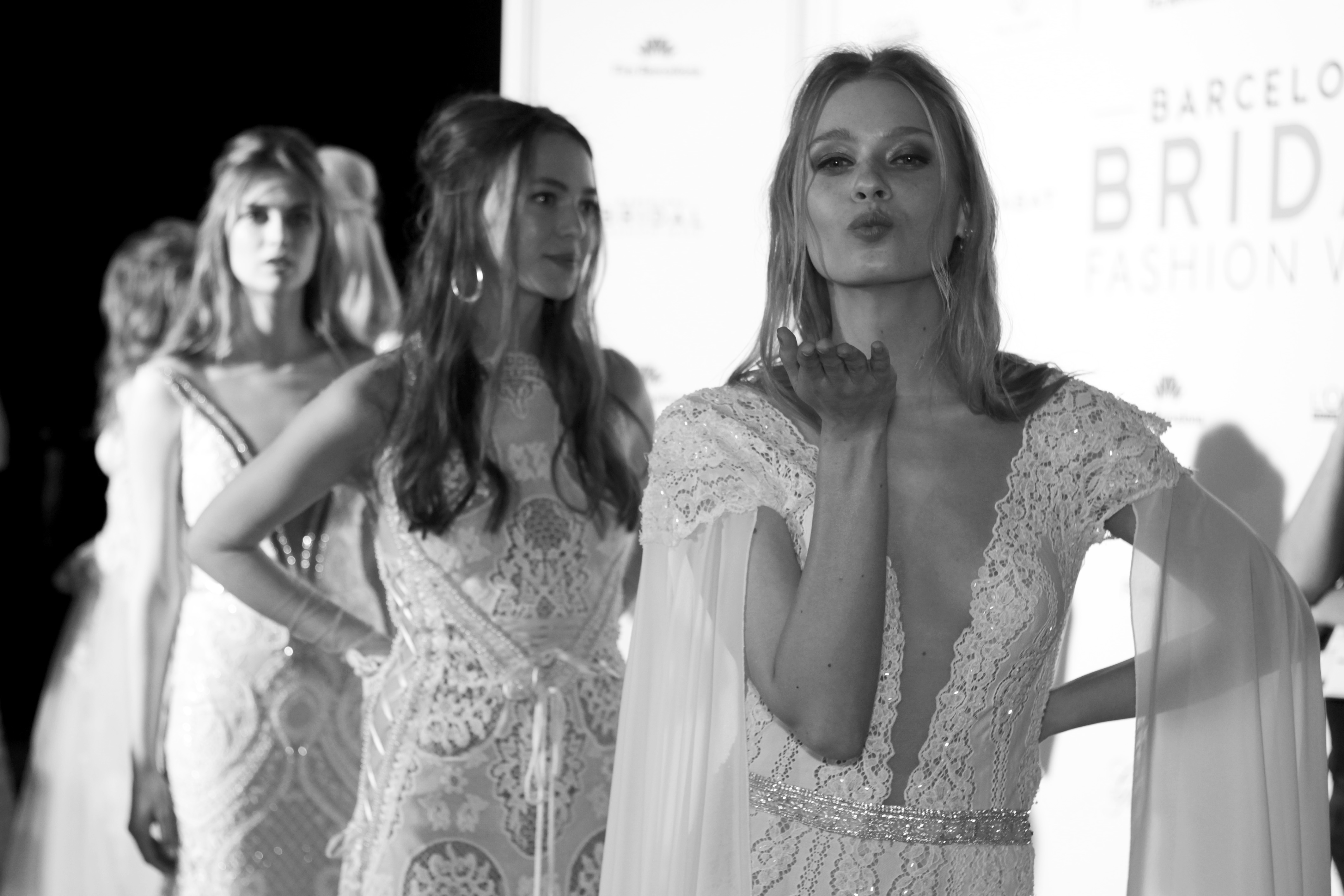 كتالوج ألبوم صور لأرقى وأروع فساتين زفاف سواريه للمصممة Galia Lahav للربيع والصيف Barcelona-Bridal-Fashio-Week-2017-Galia-Lahav-Vestido-de-Noiva-Blog-de-Casamento-61