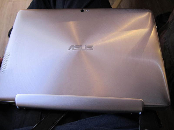 ظهور أولى الصور الحيّه للجهاز اللوحي ASUS Transformer Prime Asus_eee_pad_transformer_tf201_prime_2