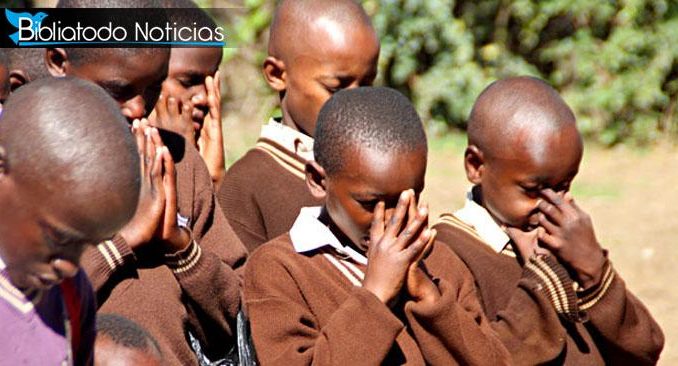 Misioneros cristianos rescatan a los niños que son devorados por leones en Kenia NiC3B1os-en-kenia-678x366