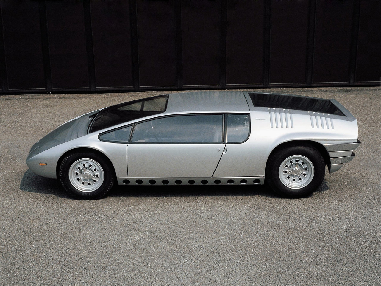 Bizzarrini Manta: el deportivo para tres personas Bizzarrini_manta_1