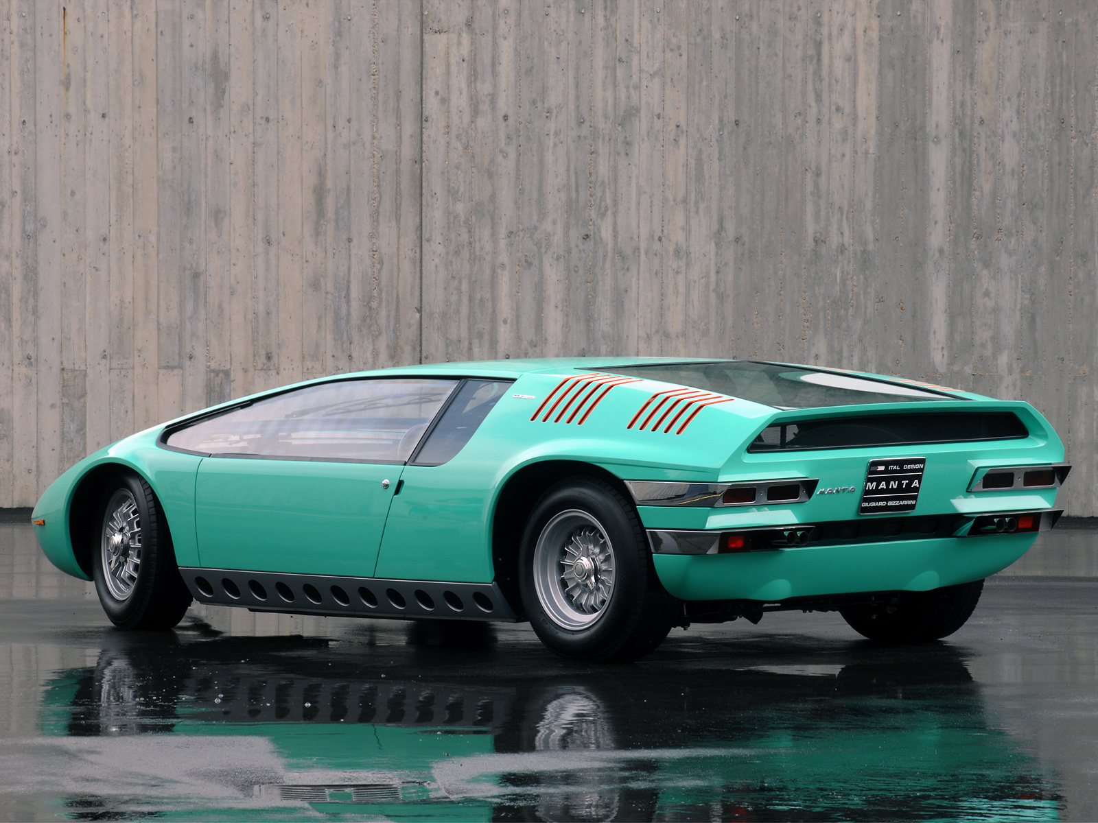 Bizzarrini Manta: el deportivo para tres personas Bizzarrini_manta_10