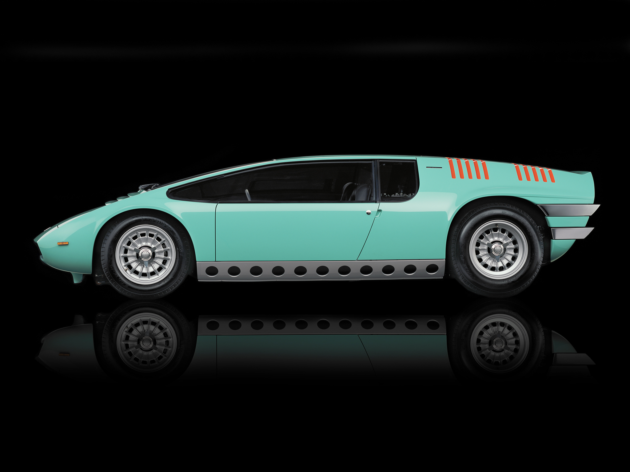 Bizzarrini Manta: el deportivo para tres personas Bizzarrini_manta_14