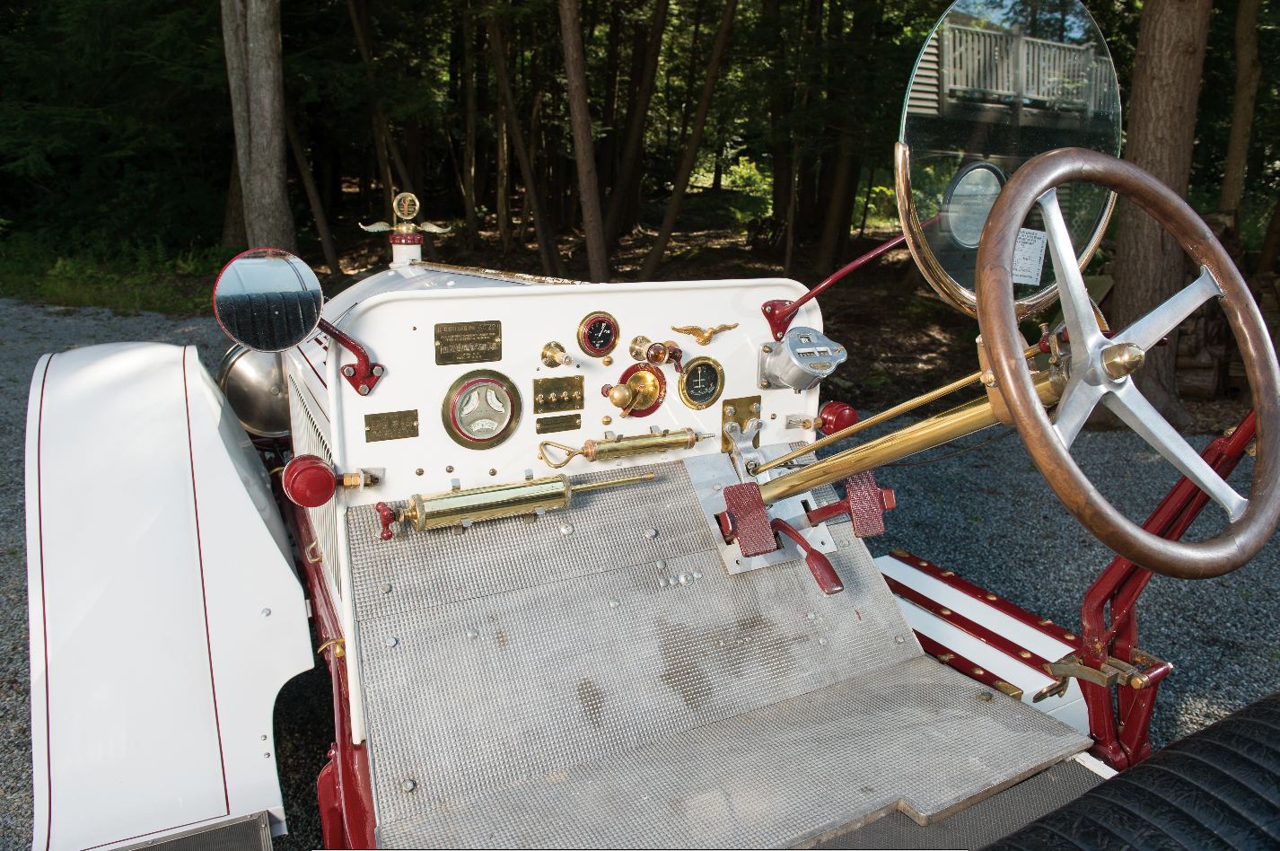 American LaFrance V12 Speedster: aire steampunk American-lafrance-interior-3