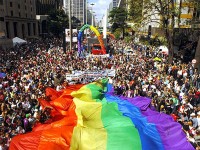 2011 - Parada Gay 2011 será protesto contra cristãos e terá o tema “Amai-vos uns aos outros”   Parada-gay1-200x150