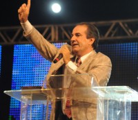 Pastor Silas Malafaia volta a atacar sites e blogs, critica um “tal pastor” e afirma não roubar dinheiro da igreja Silas-malafaia-pregacao1-200x173