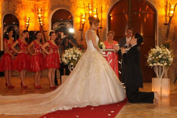 Pastoras lésbicas Lanna Holder e Rosania Rocha se casam em cerimônia religiosa e rebatem críticas: “Fariseus” Casamento_rosania-e-lanna-1-600x400