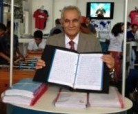 Pastor copiou à mão todos os 66 livros da Bíblia Sagrada em apenas 10 meses; Gesto foi incentivo a campanha missionária Pastor-edgard-barreto-antunes-200x166