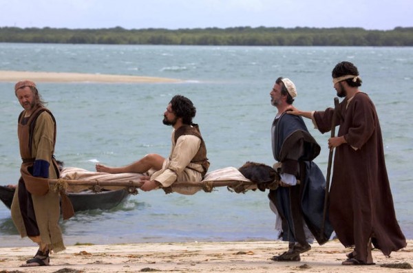 Milagres de Jesus chega ao oitavo capítulo e conta a história do encontro do Messias com o “Inválido do Tanque de Betesda”; Assista ao vídeo Milagres-de-jesus1-600x397