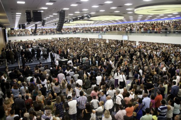 “Vai construir igreja assim no inferno”, diz Eduardo Paes ao pastor Silas Malafaia, durante inauguração do nova sede da Assembleia de Deus Vitória em Cristo ADVEC4-600x398