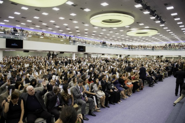 “Vai construir igreja assim no inferno”, diz Eduardo Paes ao pastor Silas Malafaia, durante inauguração do nova sede da Assembleia de Deus Vitória em Cristo ADVEC5-600x400