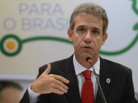 Pressão da bancada evangélica leva ministro da Saúde a revogar portaria que legalizava o aborto Arthur-chioro-200x150