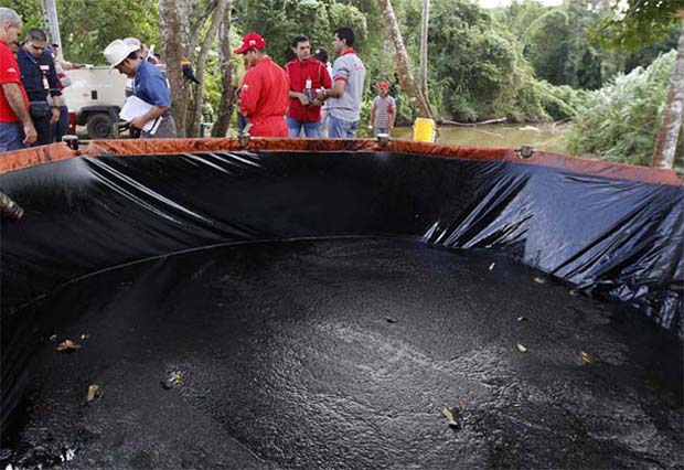 Derrame de PETROLERO en Venezuela - 1000 Barriles al río Guarapiche Derramedepetroleovenezuela32