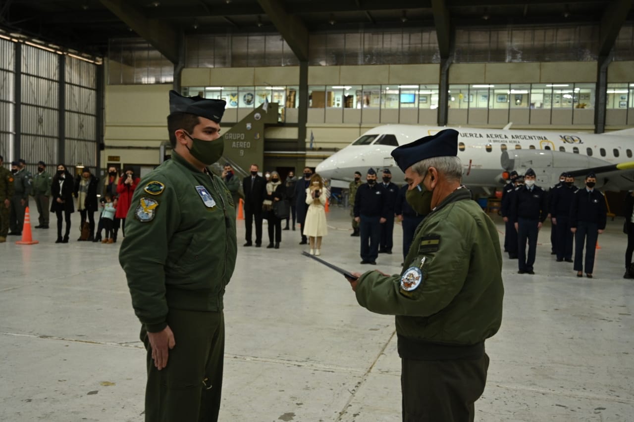 Novedades en la Fuerza Aérea Argentina - Página 6 Isaacentrega03