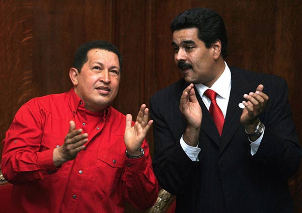 Comentemos amistosamente cómo Mininuns usa el Congreso como su arenero Chavez-y-maduro