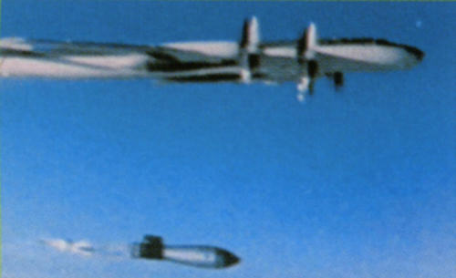 (رهيـــب ) قيصر القنابل قنبلة ايفان الكبير (اضخم سلاح بتاريخ البشرية) TsarDrop1_500