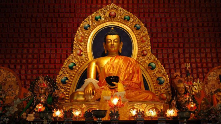 Подношения в буддизме Budda-s-chashey-e1516262567465