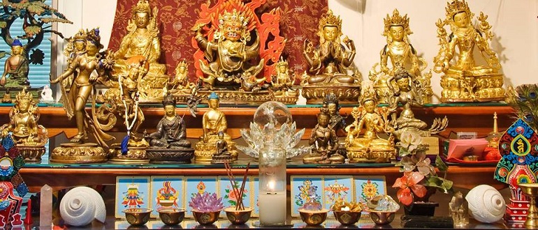 Буддийский алтарь и его устройство Altar-v-khrame