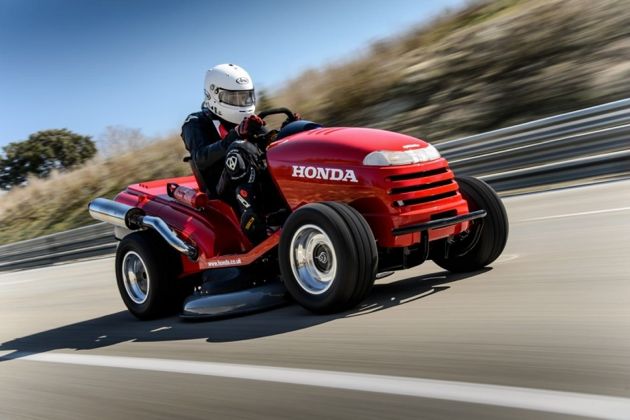 deux modeles tout terrain Tondeuse-Honda-record-vitesse-15