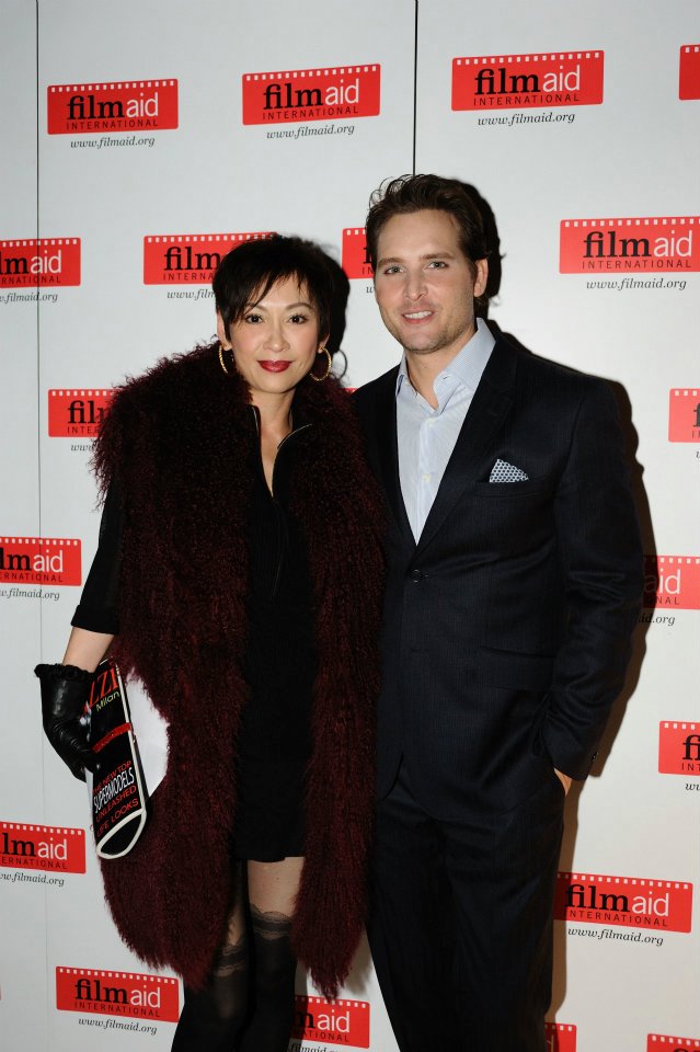 Fotos y Videos de Peter Facinelli en la Premiere de Breaking Dawn en Hong Kong AaaHtFvp