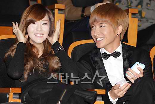 [PICS][21-12-2011]Jessica đại diện cho SNSD tham gia KT Music Service Genie Media Day Aabvqh5O