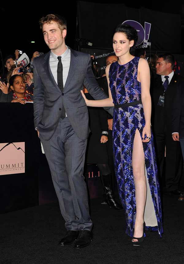 Robsten - Imagenes/Videos de Paparazzi / Estudio/ Eventos etc. - Página 5 AaciJsHm