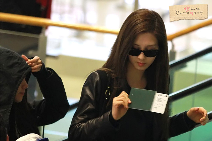 [31-12-2011][FANTAKEN] SNSD @ Gimpo Airport to Japan AajO8F1P