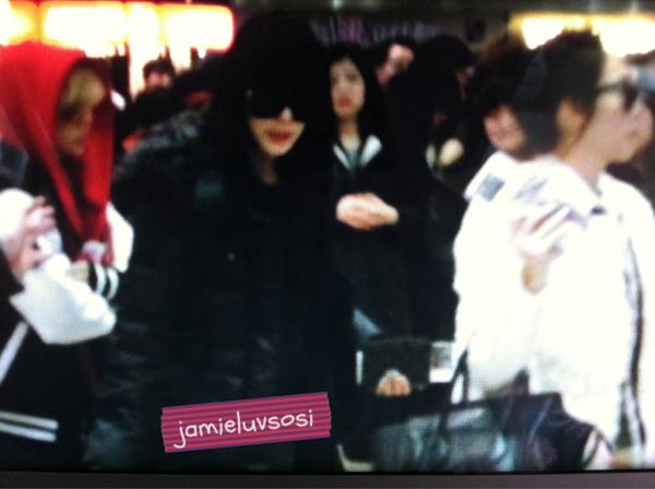 [31-12-2011][FANTAKEN] SNSD @ Gimpo Airport to Japan AajmWBjr