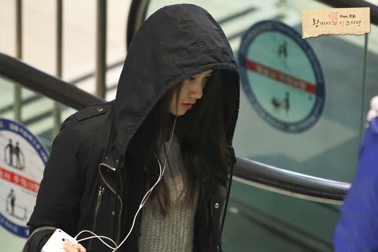 [31-12-2011][FANTAKEN] SNSD @ Gimpo Airport to Japan AanQjnEi