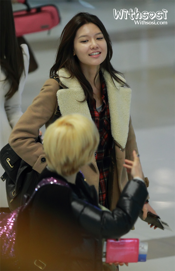 Choi Sooyoung ♔ Airports.   AaoSfiH0