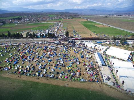 Osveta Njemačkoj : Natrpalo Grke ;(   u Grčkoj 32 000 ljudi, pristiže ih svakog dana 168baf20de13ee3232860b2a567ebc3e