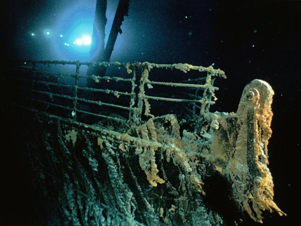 مكتبة أفلام الاساطير والمغامرات القديمة والجديده في نسختها الثانية Titanic_bow_railing_600