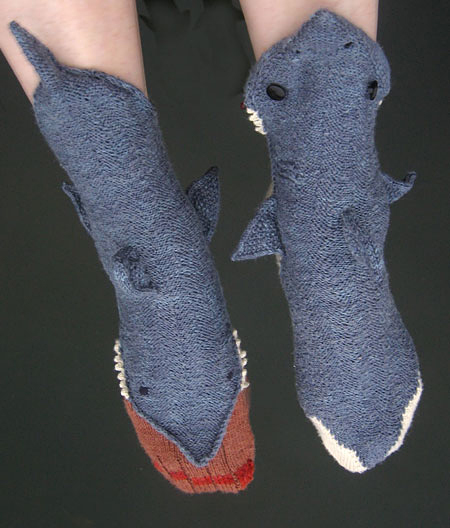 [JUEGO] Imágenes encadenadas - Página 9 Shark-biting-your-feet-socks-1