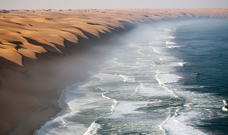 Campoestrella ante el mundo Namib-desert-meets-sea-12