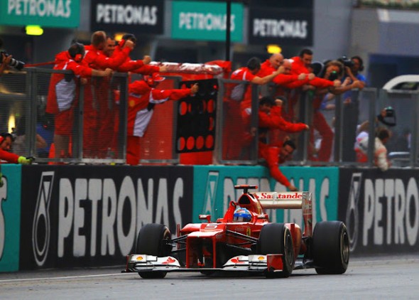 F1 - 01 GP MALASIA ALONSO-GANADOR-MALASIA-2012-1005-590x422