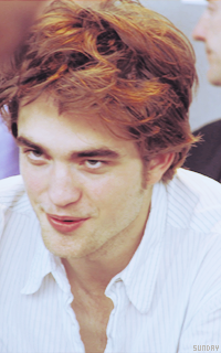 Robert Pattinson (L) 1037410