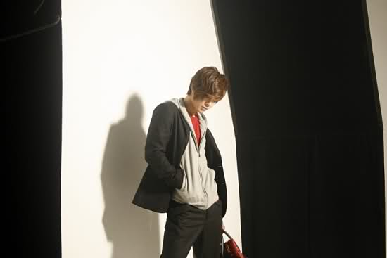 Fotitos de kim hyun joong secion fotografica para MVO ! cute cute..!! 16bx6ys